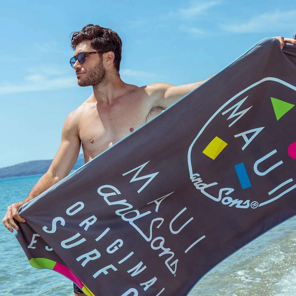 MAUI&SONS Πετσέτα θαλάσσης microfiber με σχέδιο 90x180cm σε αδιάβροχη θήκη γκρι original surf 4952
