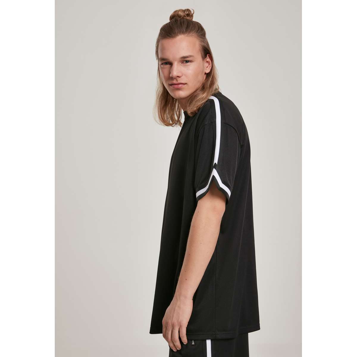 URBAN CLASSICS MEN’S OVERSIZE FIT POLYESTER STRIPES MESH TEE TB2890 BLACK