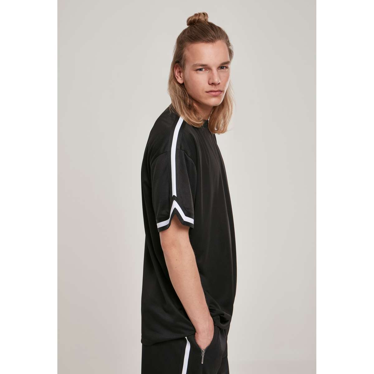 URBAN CLASSICS MEN’S OVERSIZE FIT POLYESTER STRIPES MESH TEE TB2890 BLACK